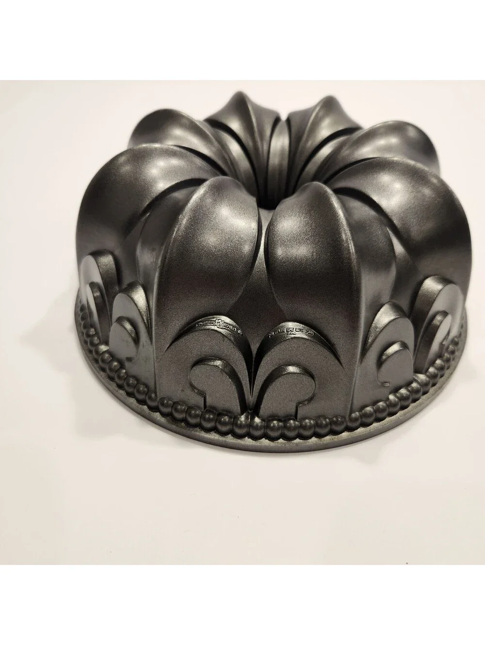 Nordic Ware Fleur de Lis 10-cup Bundt Pan